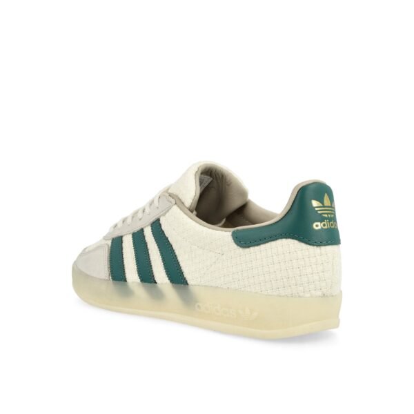 Gazelle Indoor
